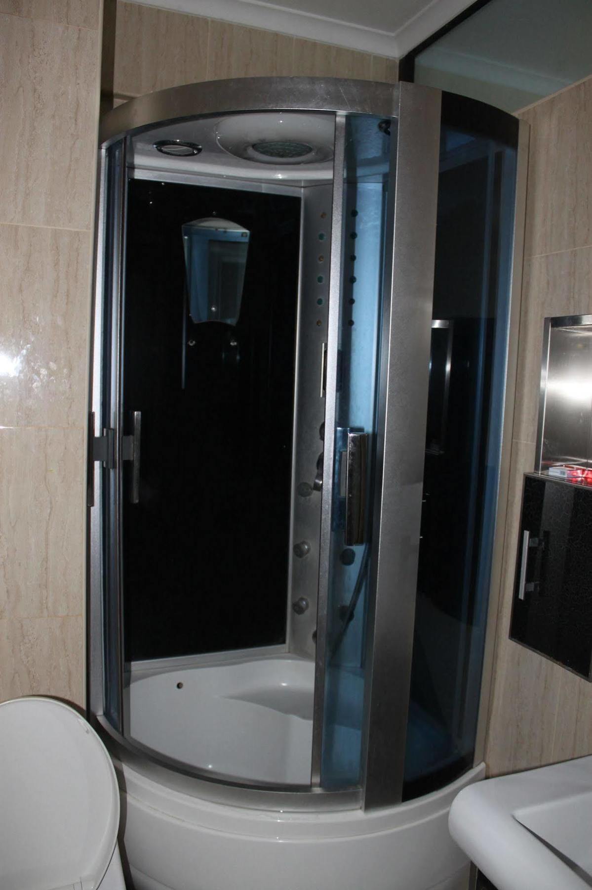 Mic Hotel Dar es Salaam Exterior photo